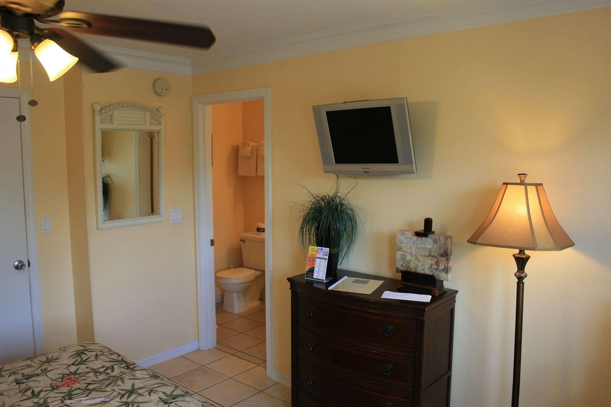 Flamingo Inn ฟอร์ตมายเยอร์สบีช ภายนอก รูปภาพ